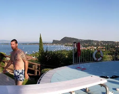Al Lago C.r.b N18 Manerba D/g * مانربا ديل جاردا