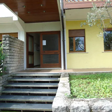 Al Lago C.r.b N18 Manerba D/g شقة فندقية مانربا ديل جاردا