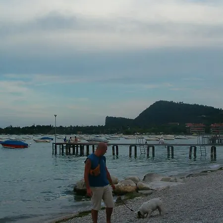 Al Lago C.r.b N18 Manerba D/g * مانربا ديل جاردا